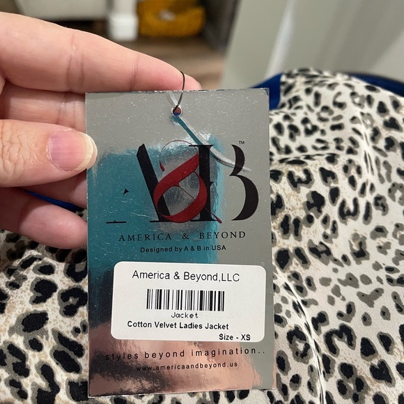 America & Beyond Women’s Pink Blue Embroidered Aztec Pattern Velvet Jacket Sz XS - Picture 10 of 11